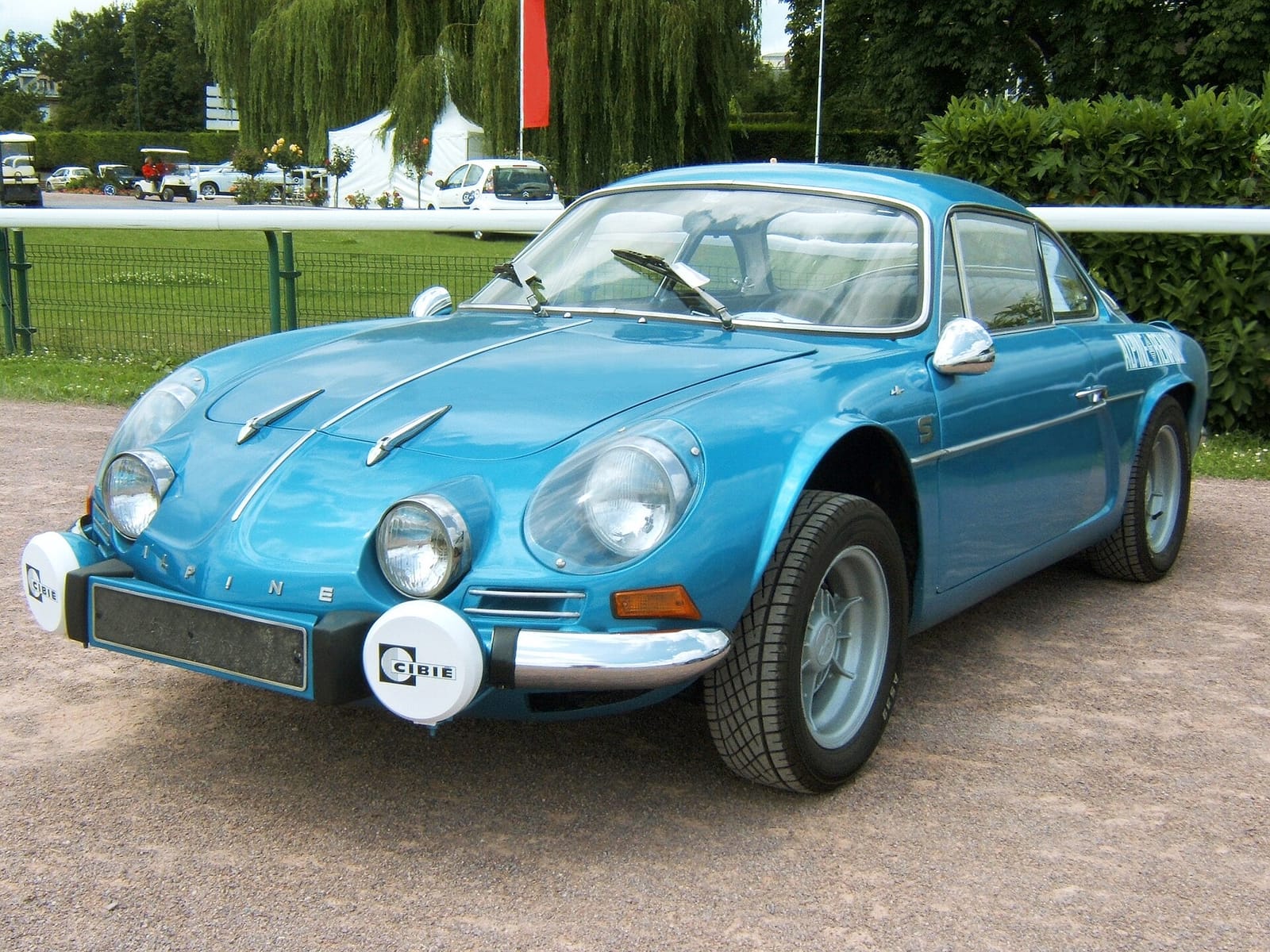 Alpine A110, το ιστορικό μοντέλο της μάρκας· δεν βρέθηκε φωτογραφία του ηλεκτρικού A290
