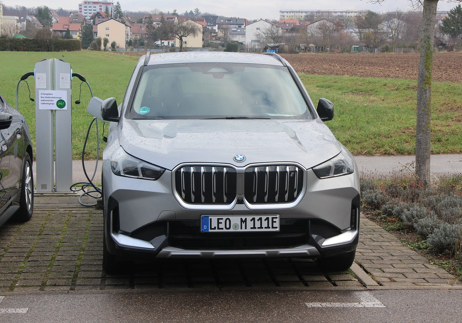 BMW iX1 σε φόρτιση